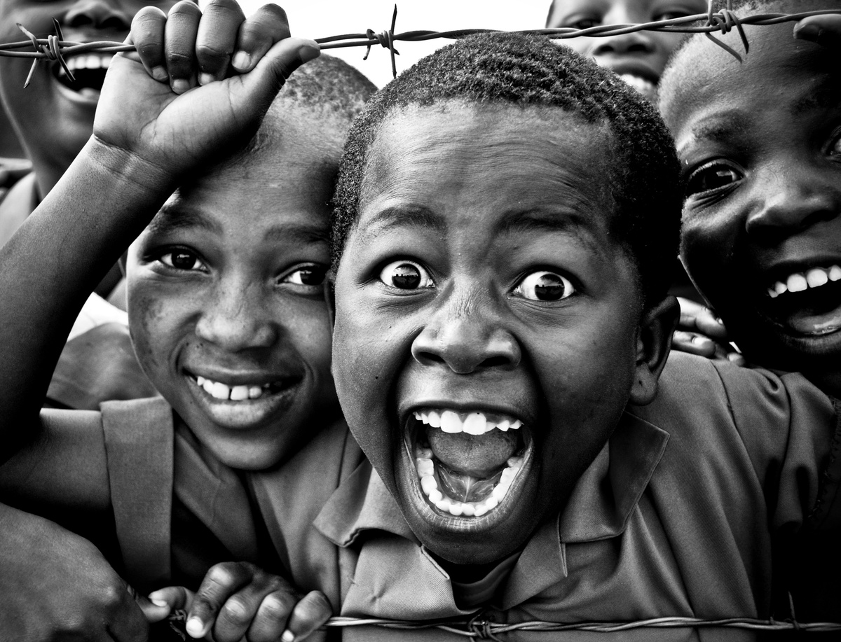 Enfants souriants d'une structure accompagnée par Houty Solid'Art